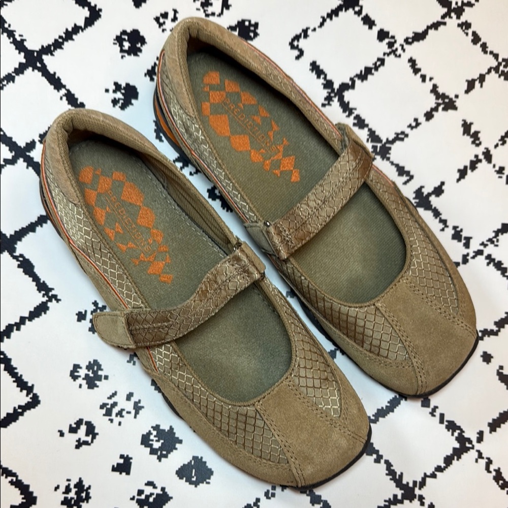 Predictions Women’s Suede Flats Mary Jane Shoes - US Size 7.5 - EUC